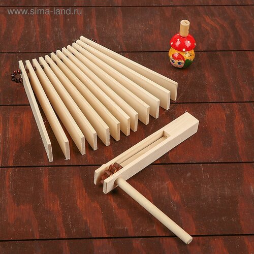 бежевый, красный, бежевый