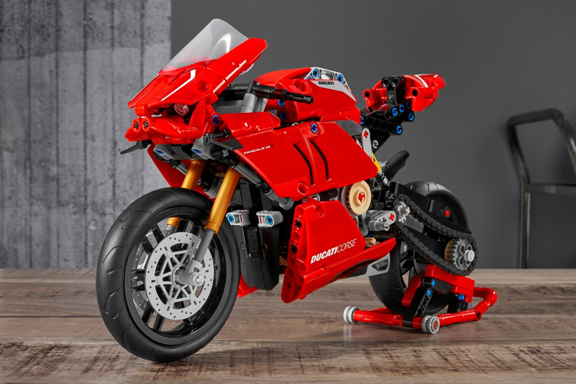 Конструктор LEGO Technic Ducati Panigale V4 R, 646 деталей (42107) - фото №18