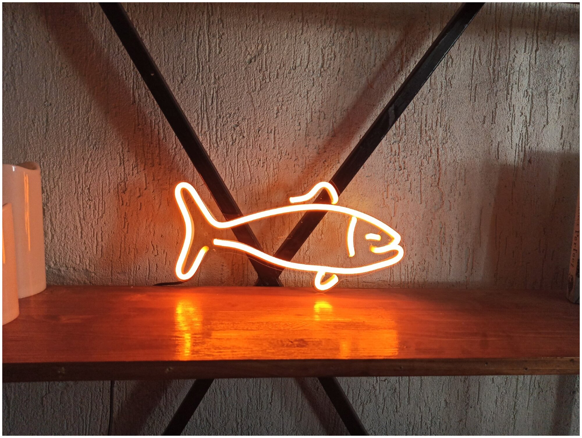 Светильник Неоновая рыба, 30х15 см - фотография № 1