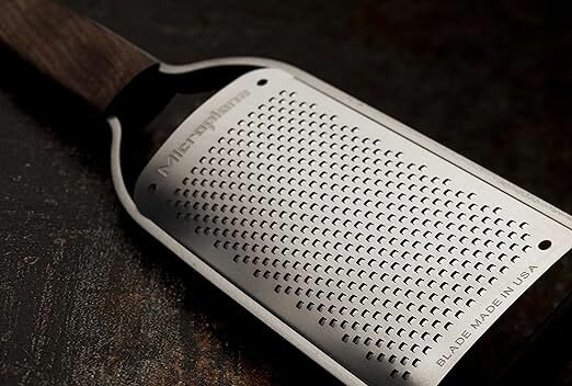 Мелкая терка Microplane Master из орехового дерева и нержавеющей стали, 43304E — фото 1