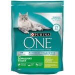 Сухой корм Purina ONE для взрослых кошек, живущих в домашних условиях, с высоким содержанием индейки и цельными злаками 200 г х 1 шт - изображение