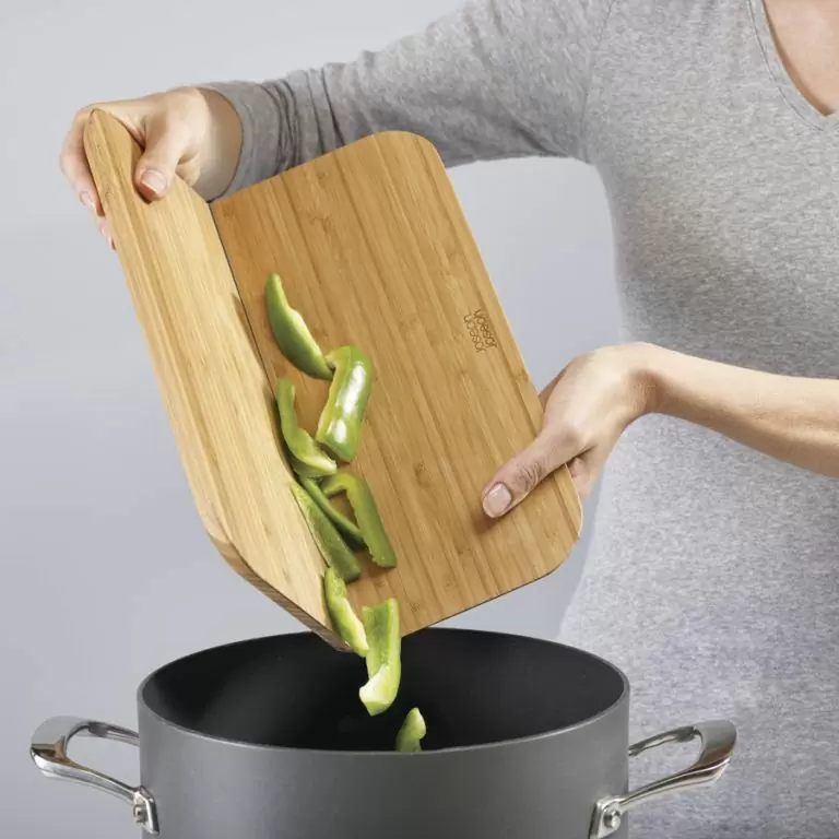 Доска разделочная из бамбука Joseph Joseph Chop2Pot, 27х33 см