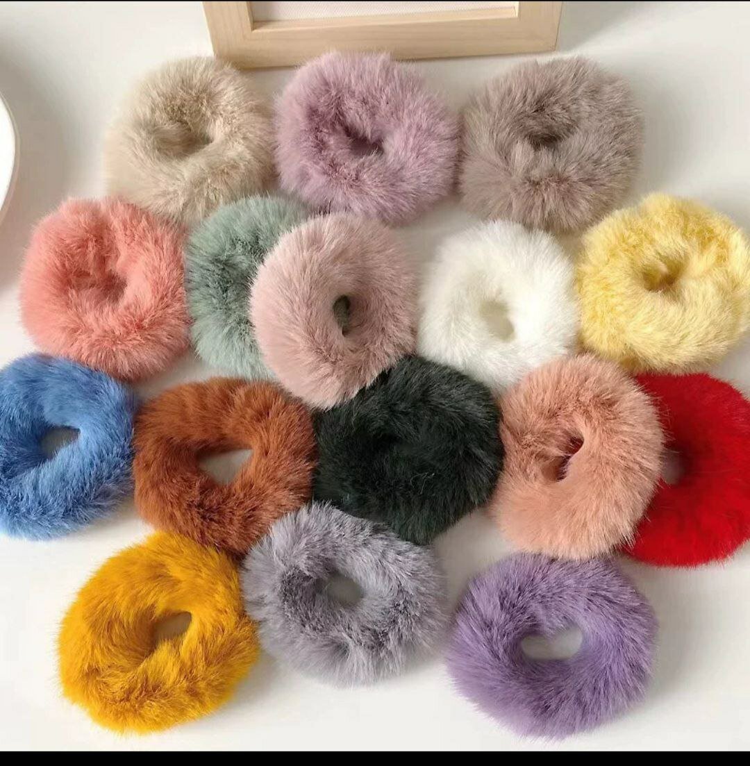 ✨ Меховые резинки для волос – тепло, уют и стиль в одном аксессуаре! ✨