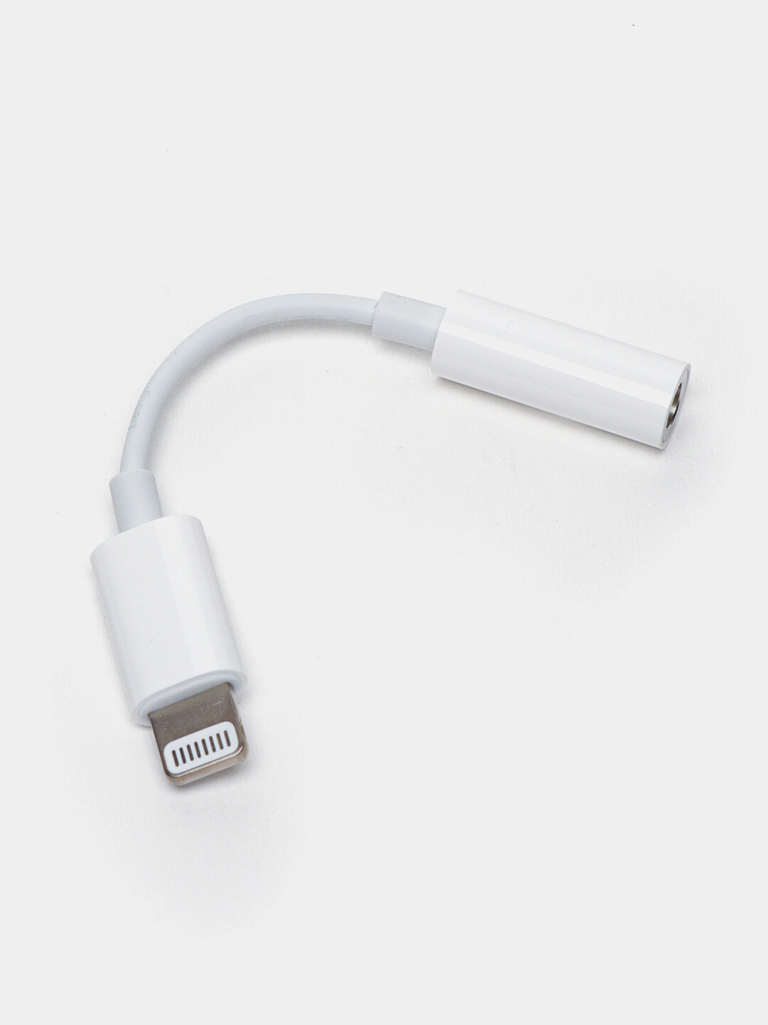 Переходник от компании Apple Lightning to jack adapter с 3.5 мм к устройствам с Lightning