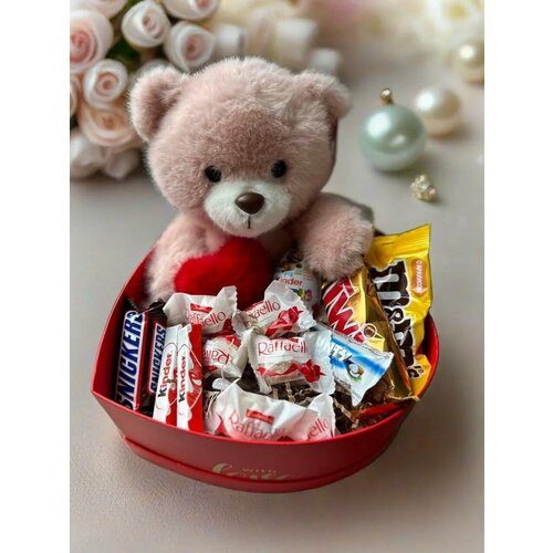 фото Конфетный набор от sweet berry "мишкины сладости" с плюшевым медведем в подарочной коробке сердце