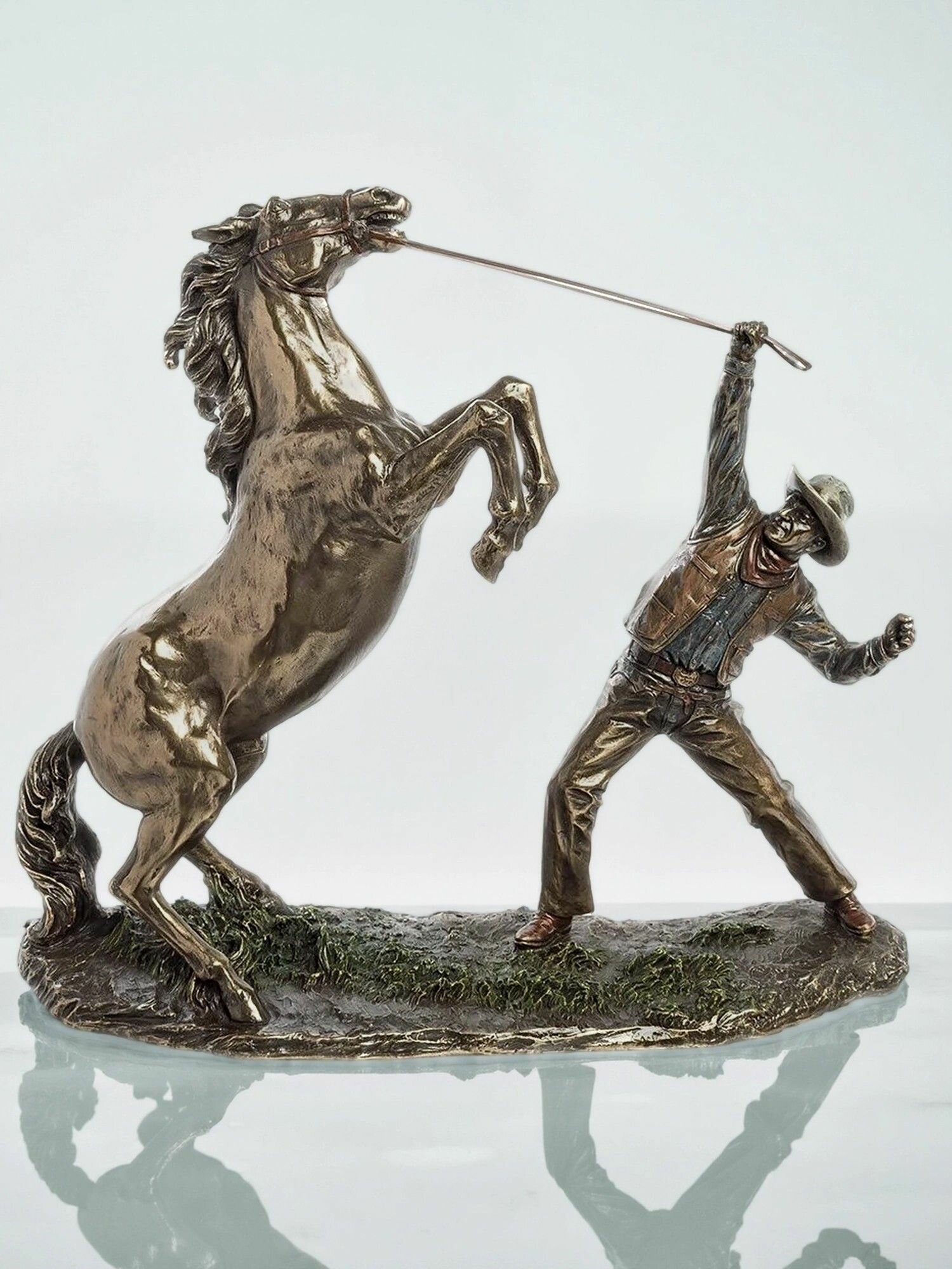 Статуэтка Ковбой, укрощающий лошадь, 29*10*31см, полистоун, цвет бронзовый