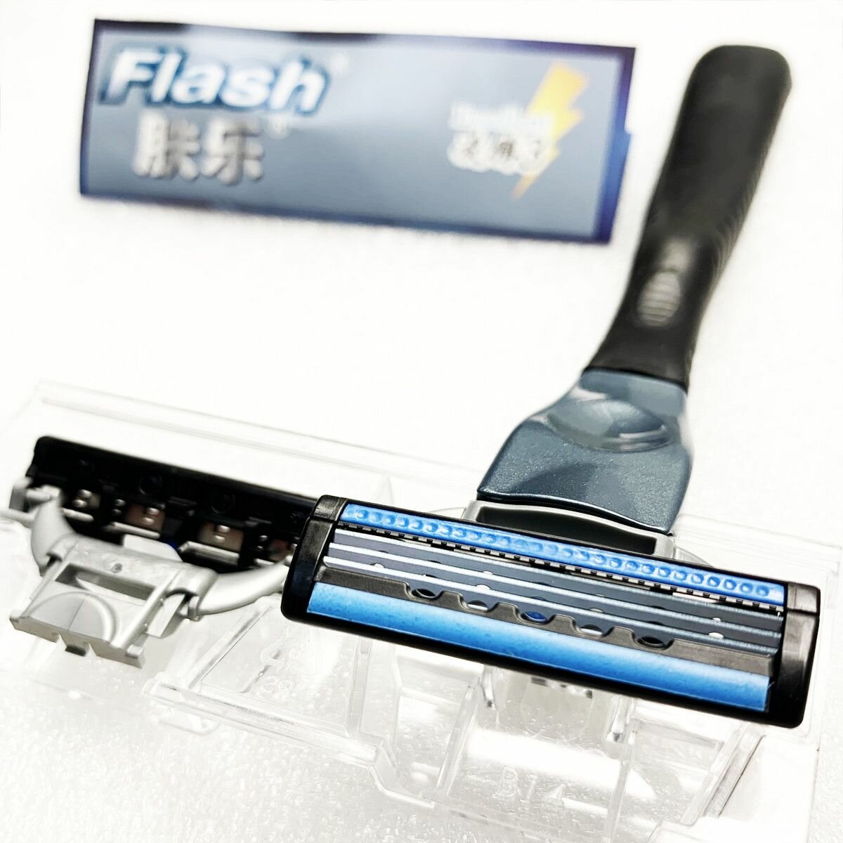 Бритвенный станок Flash 711 серебро 3 лезвия + 1 сменная кассета