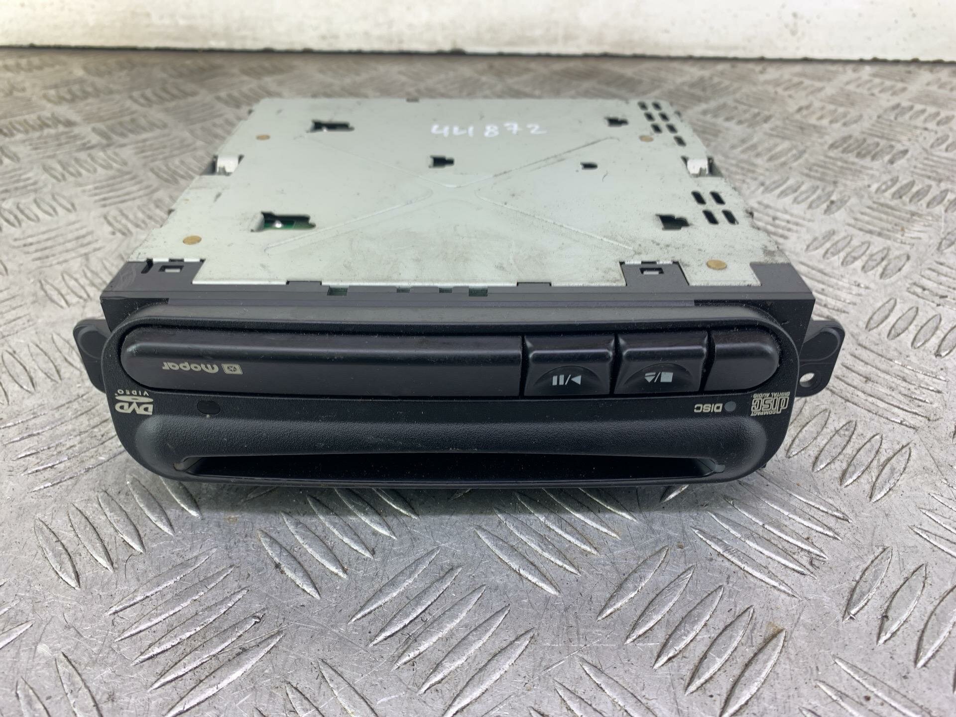 Магнитола Chrysler Voyager 4 2004 AM1843E0029