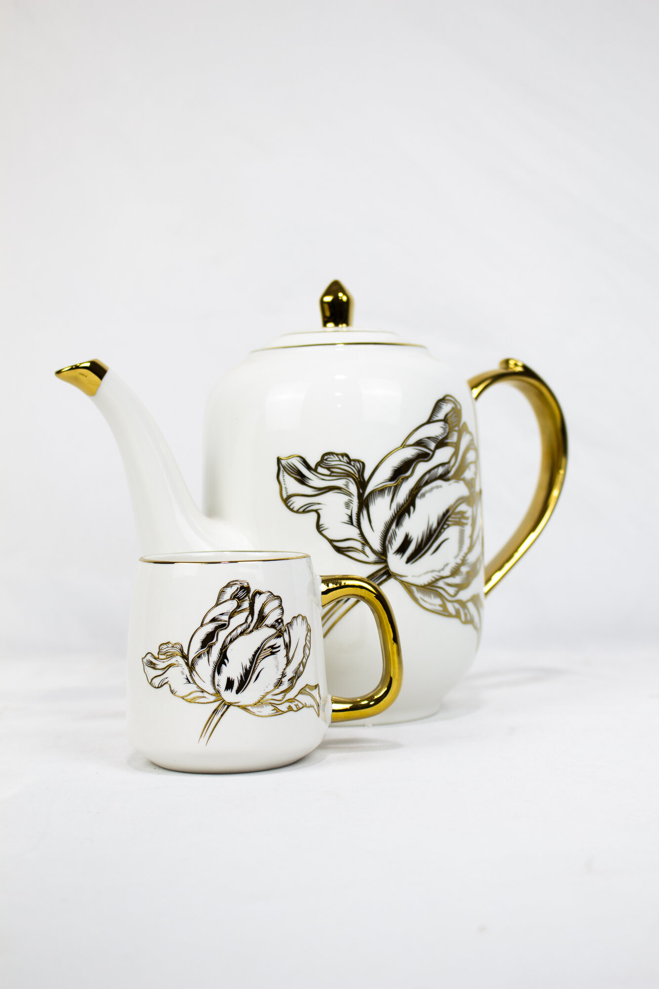 Набор чайника с чашками, в наборе 6 чашек керамический белого цвета — фото 1