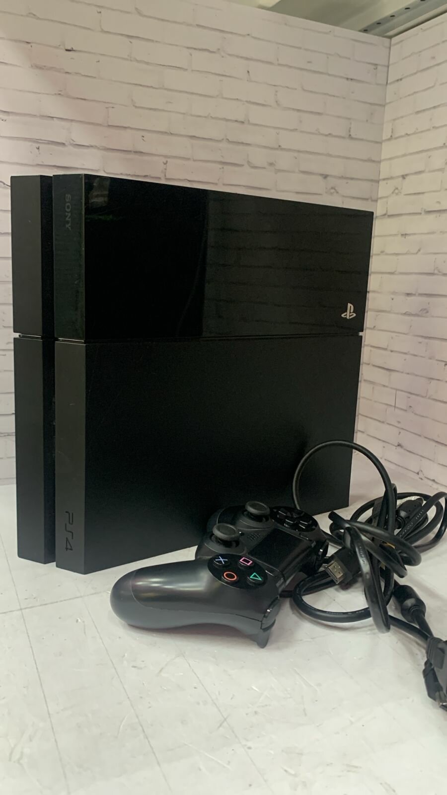 Уценка Игровая приставка Sony PlayStation 4 Fat (500gb), 1 черный геймпад