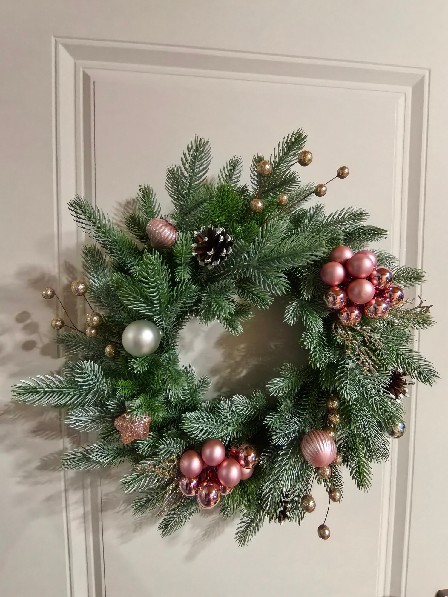 Венок новогодний (рождественский) розовый 45 см