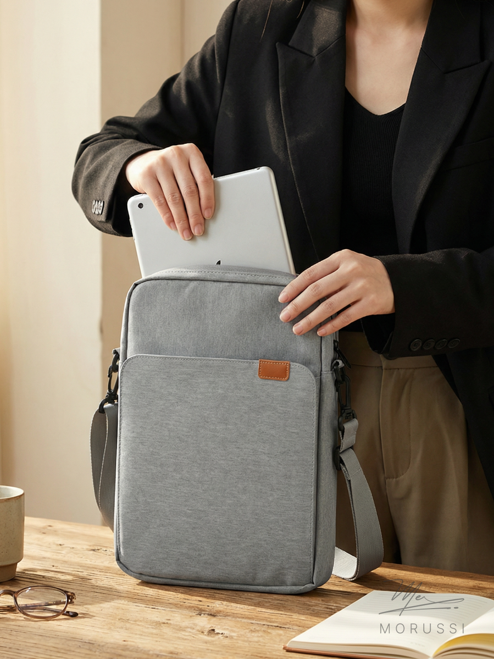 Сумка для планшета 13 дюймов, для MacBook 13.3 серая с ремнем — фото 1