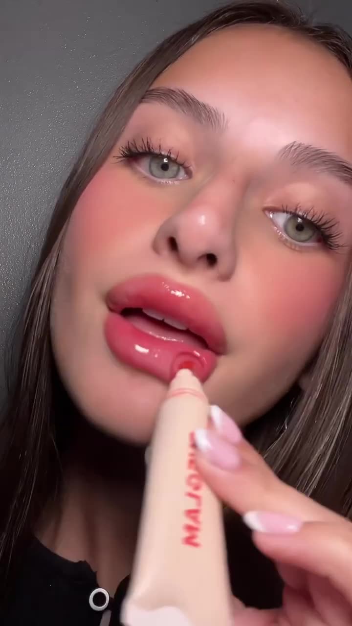 Блеск для губ SHEGLAM Crystal Glaze, Увлажнение, Блеск, Вау-эффект! Strawberry Milk — фото 1