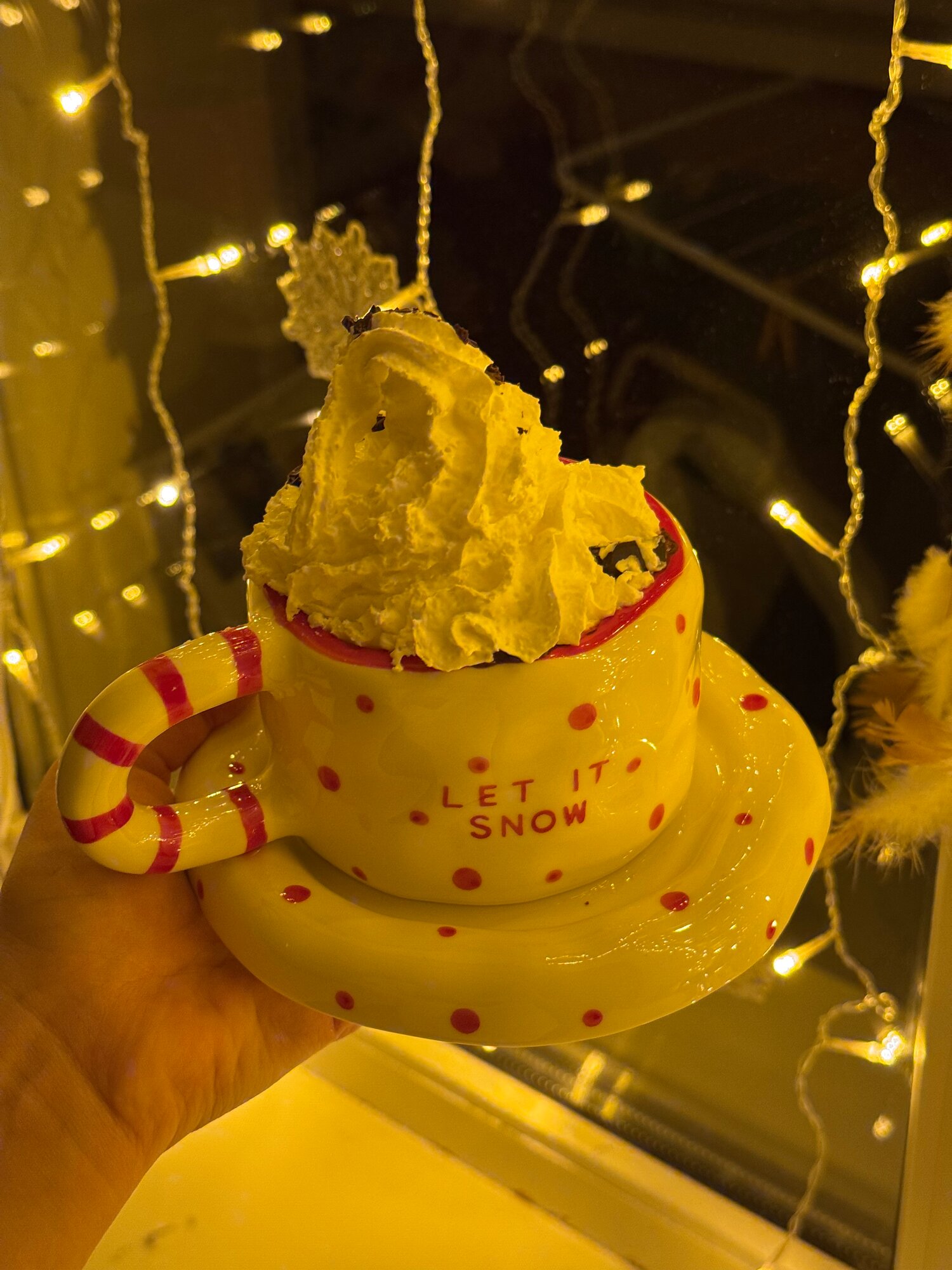 Новогодняя кружка с блюдцем и надписью "Let it Snow" керамика с блюдцем новогодняя красная