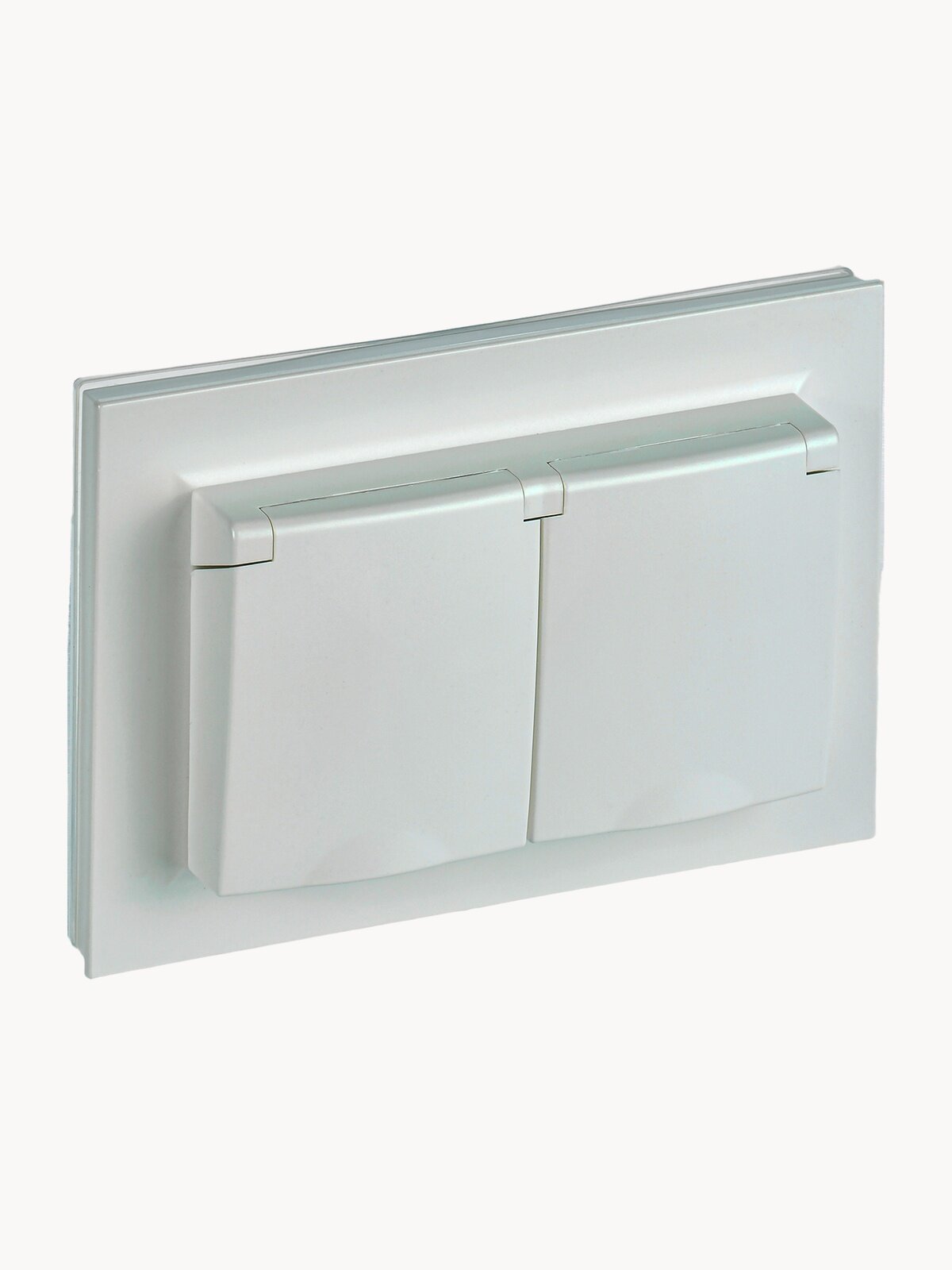 BRITE Розетка двухместная с заземлением с защитными шторками и крышкой 16А в сборе IP44 РСбш12-3-44-БрЖ жемчуг IEK