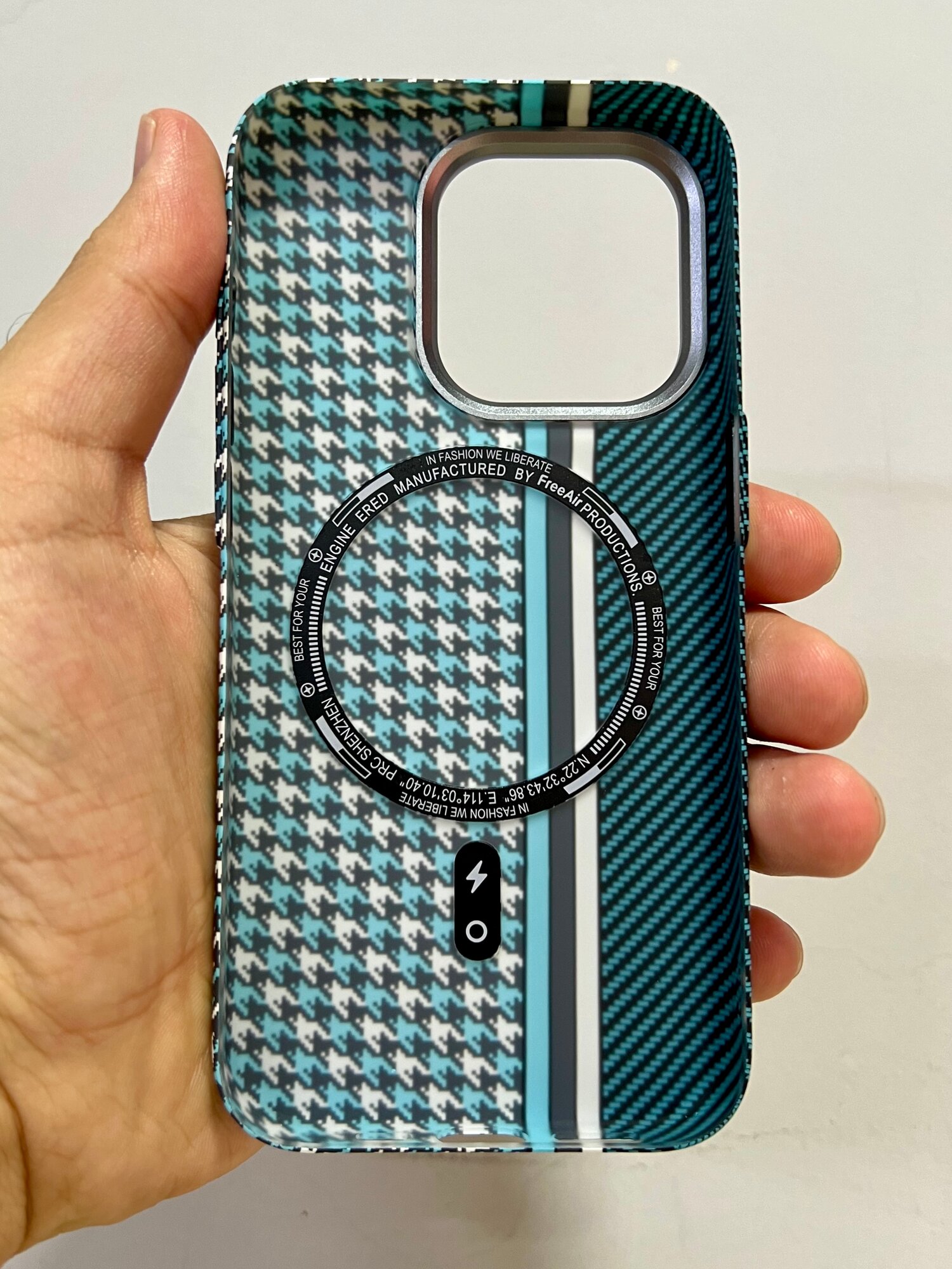 Карбоновый чехол для iPhone 15 Pro, Зима, FreeAir MagSafe (ORIGINAL), corbon — фото 1