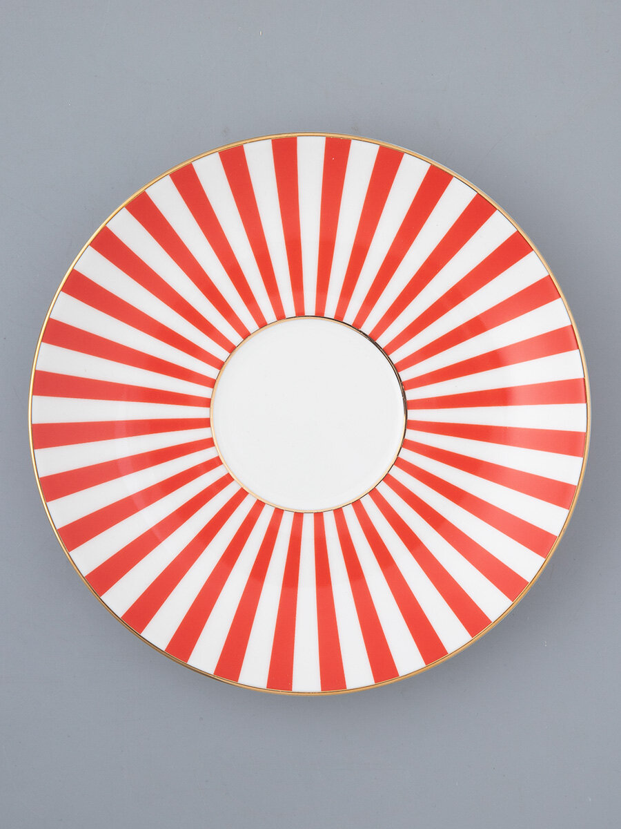 Чайная пара Да и нет, форма Ландыш, Императорский фарфоровый завод, костяной фарфор, красный, отводка золотом, 345 мл — фото 1