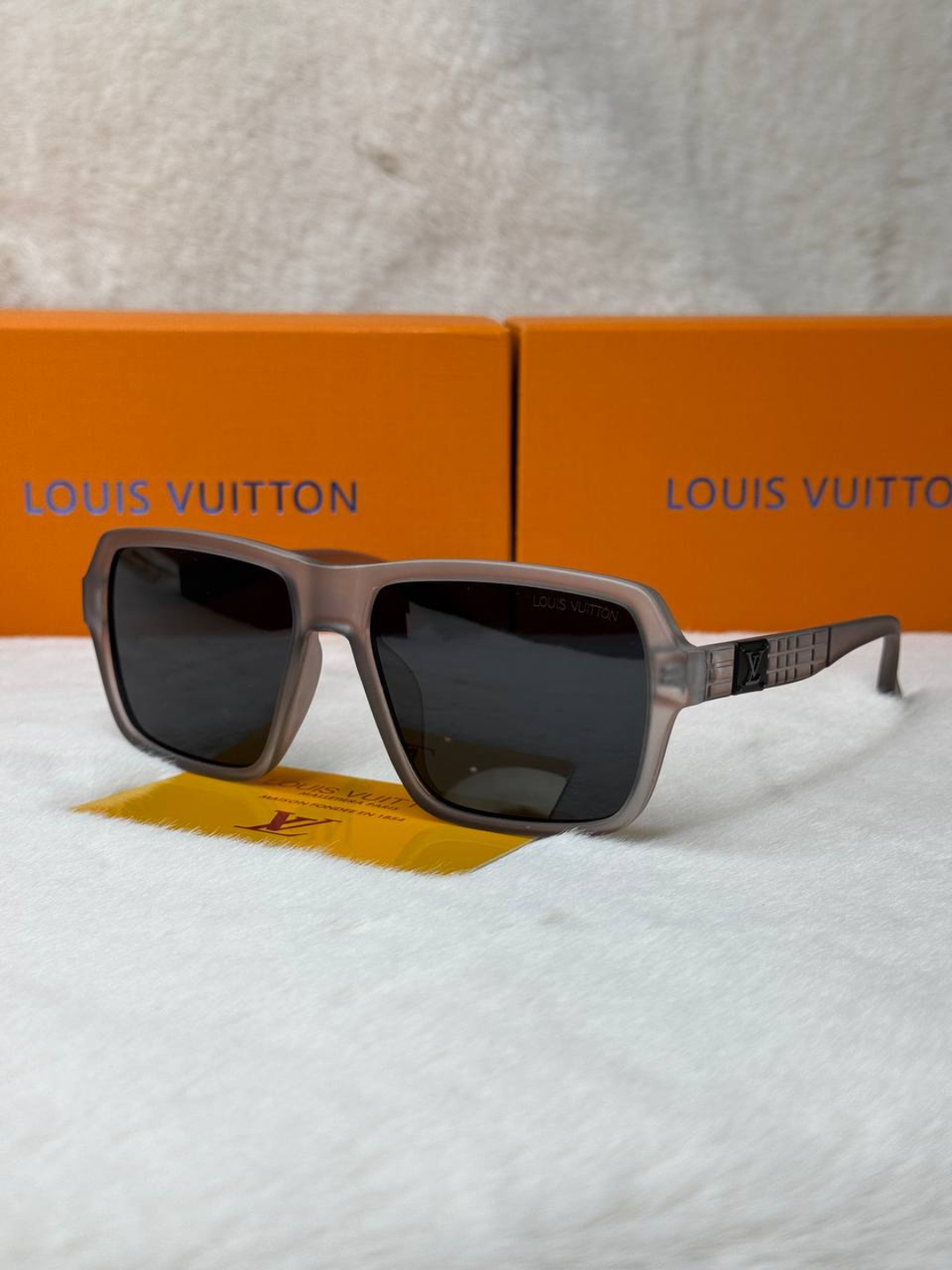 Солнцезащитные очки Louis Vuitton, серый — фото 1