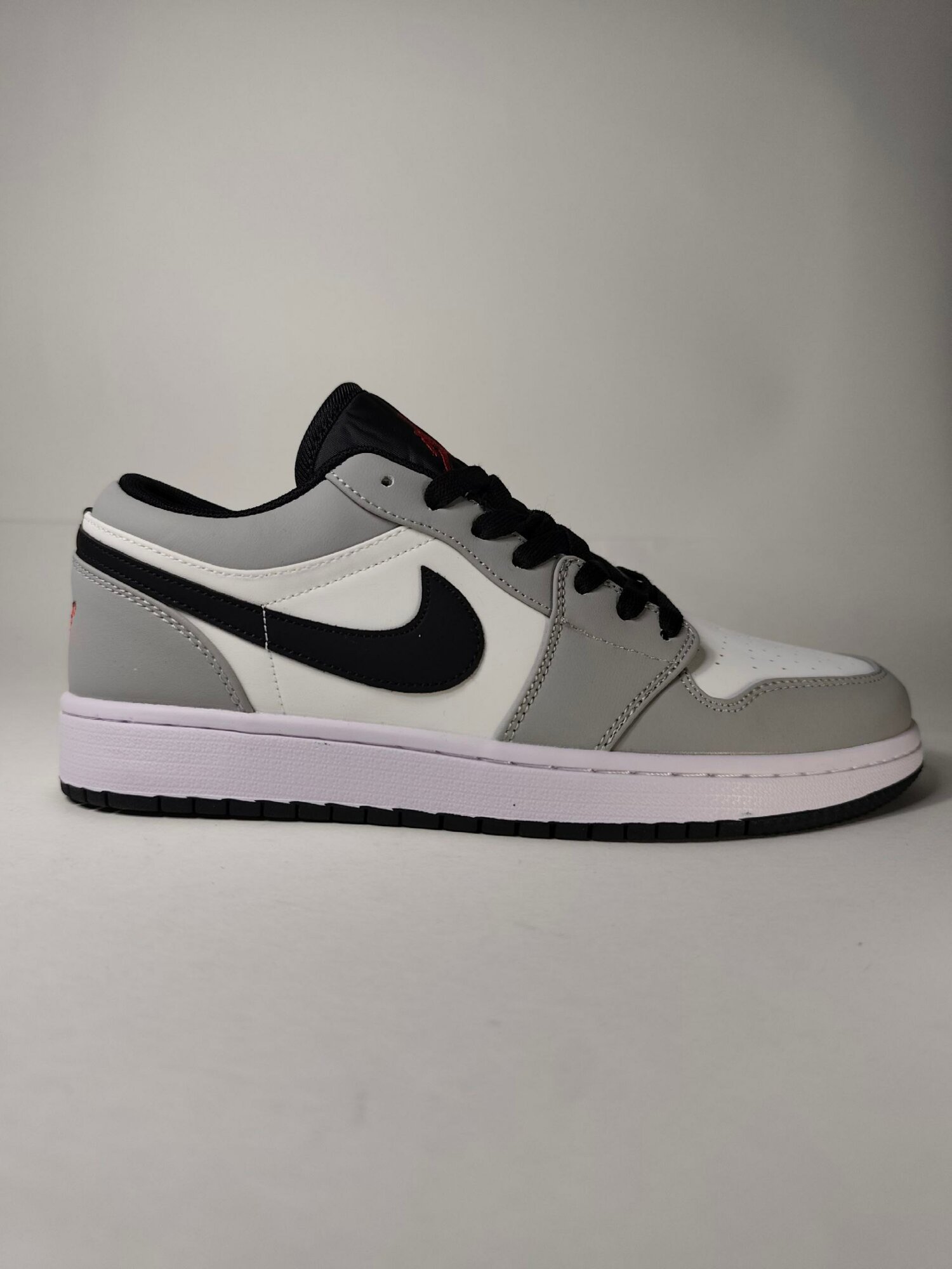 Кроссовки NIKE Air Jordan 1 Low OG, размер 40, серебристый — фото 1