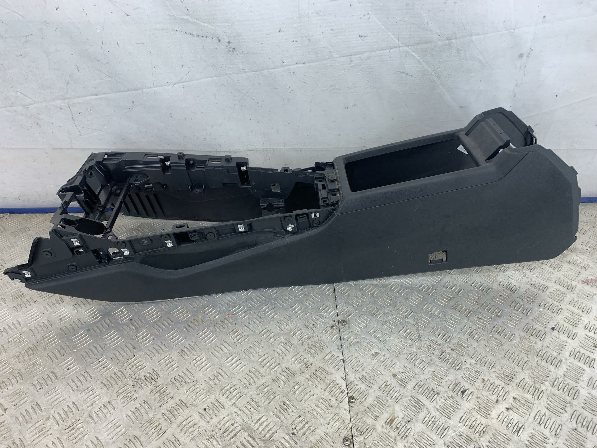 Консоль салона Audi A4 B9 2017 8W1863241A