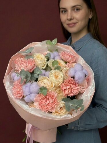 Изображение товара Сборный букет "Яркий Темперамент" с кустовой розой и хлопком