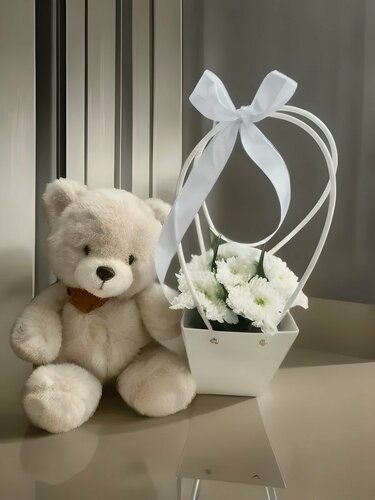 Изображение товара Композиция "Знаки Внимания 2" бежевые Розы в подарочной сумочке и плюшевый мишка, лучшее признание в любви