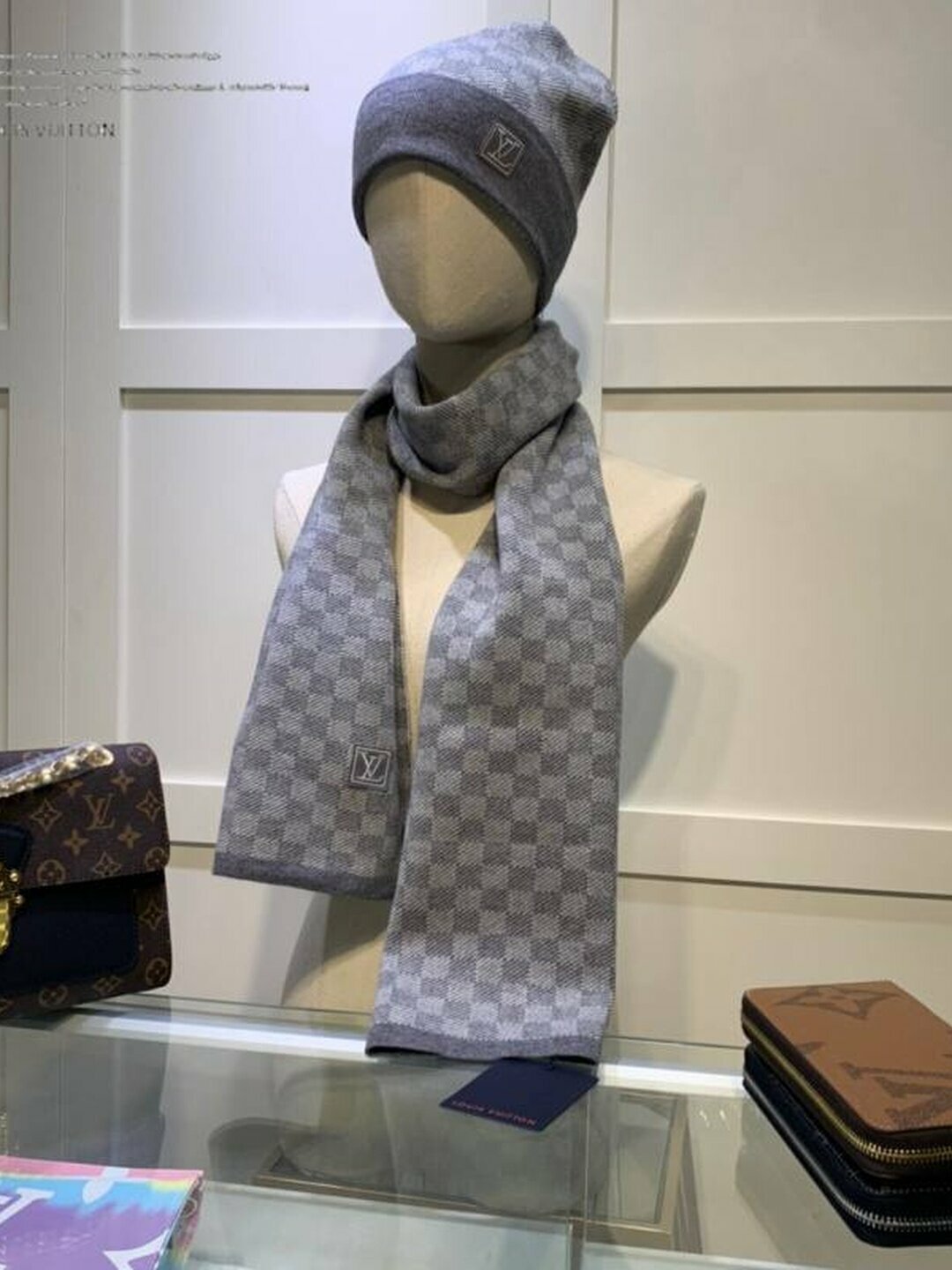 Шапка Louis Vuitton для взрослых и детей, размер 56, серый — фото 1