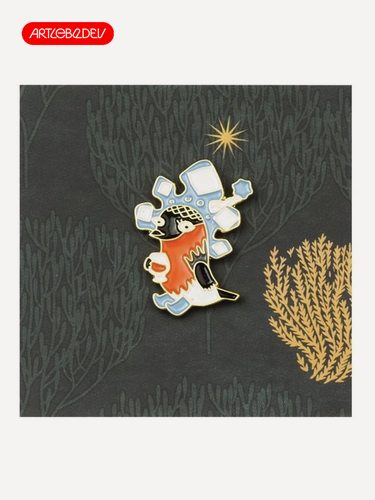 Изображение товара Значок Студия Артемия Лебедева "Снегурь", металлический, эмаль, оранжевый/голубой