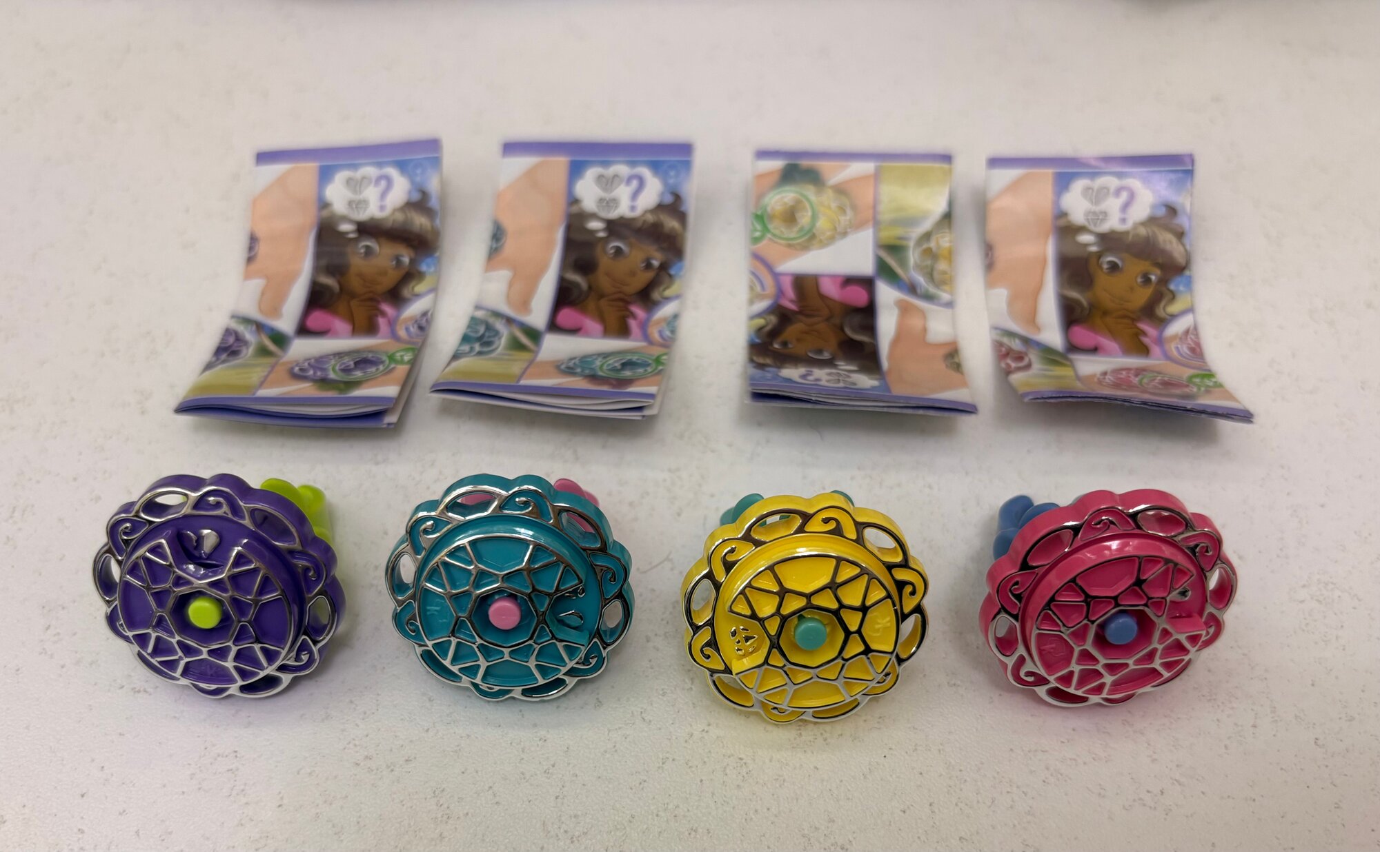 Игрушка киндер сюрприз "Кольца для девочек", коллекция Ferrero, 4 шт. — фото 1