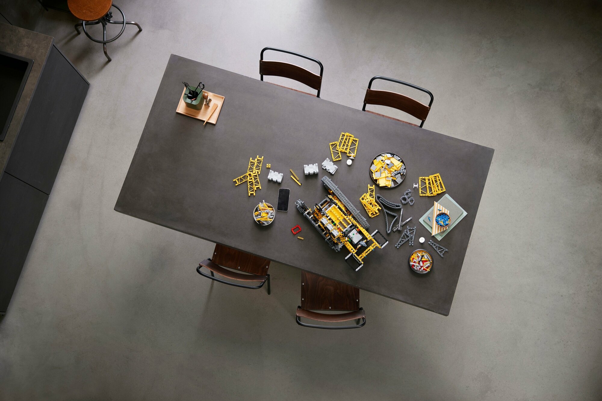 LEGO Technic Гусеничный подъемный кран Liebherr LR 13000 - фото №9