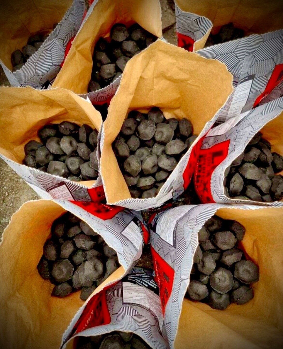 LUXOV, Брикеты Древесно-угольные для гриля, мангалов,печей, каминов, отдыха на природе 2,5 кг - фотография № 3