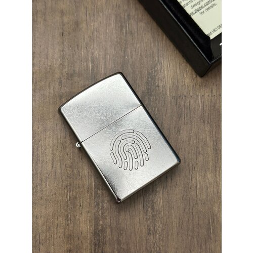 Зажигалка Zippo Street Chrome 0268 с матовым тиснением, отпечаток пальца