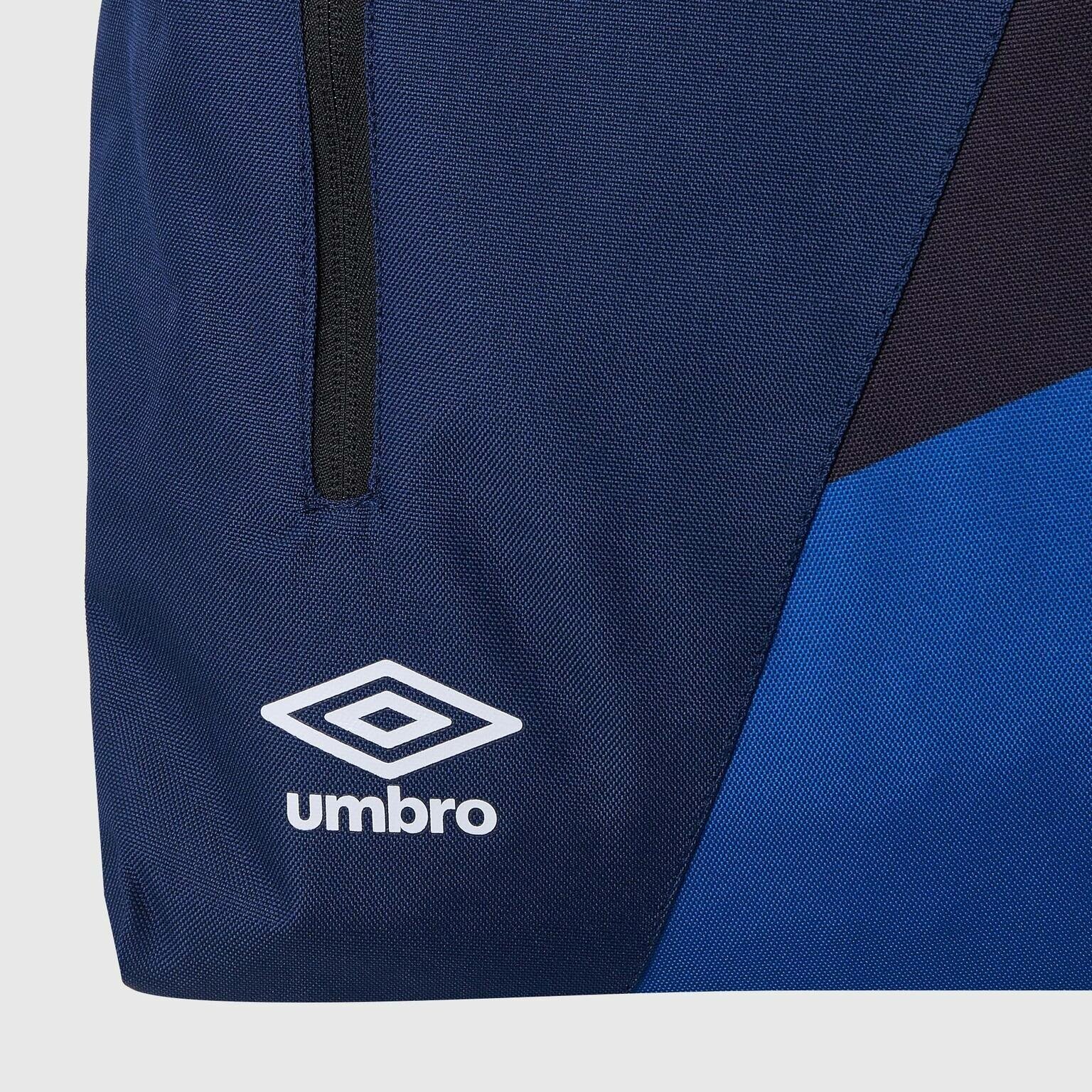 Спортивный рюкзак Umbro Team Training Backpack с одним отделением / Большой рюкзак Umbro для тренировки передним карманом на молнии / сине-черный, 23л, 43 х 31 х 17 см