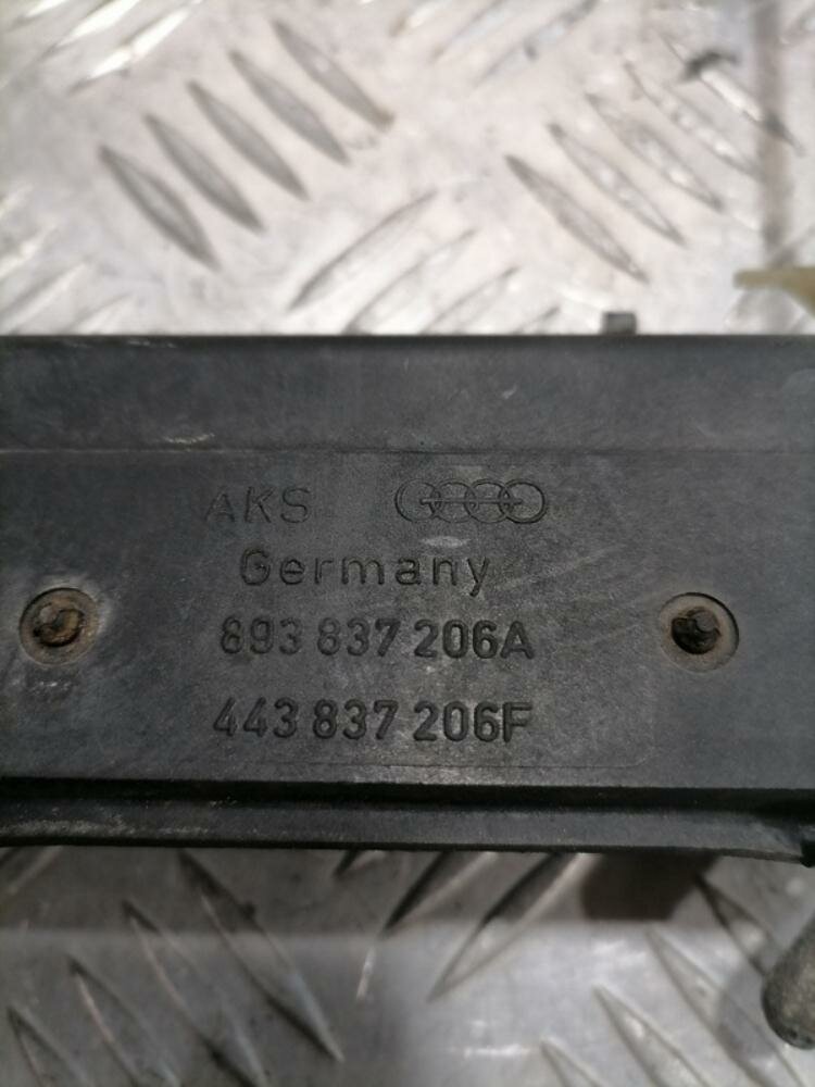 Ручка двери передней правой AUDI 80/90 1986 1991 893837206A