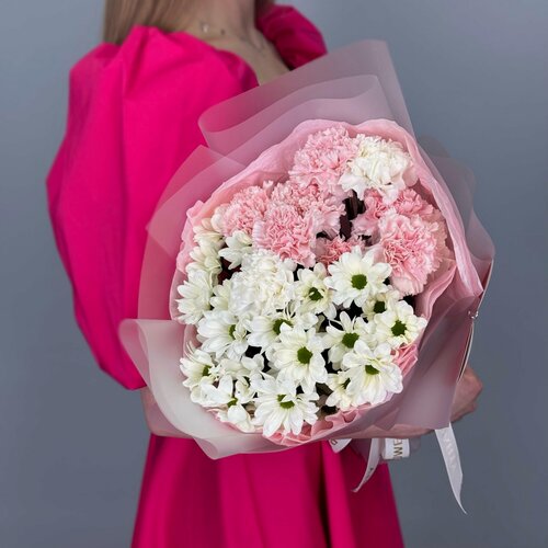 Изображение товара Букет Летний поцелуй в стильной упаковке. «365 Поводов» - живые цветы с доставкой