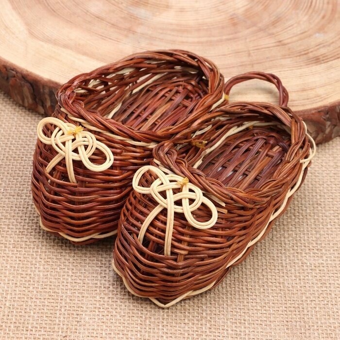 Сувенир «Лапти», 14×15×6 см, лоза