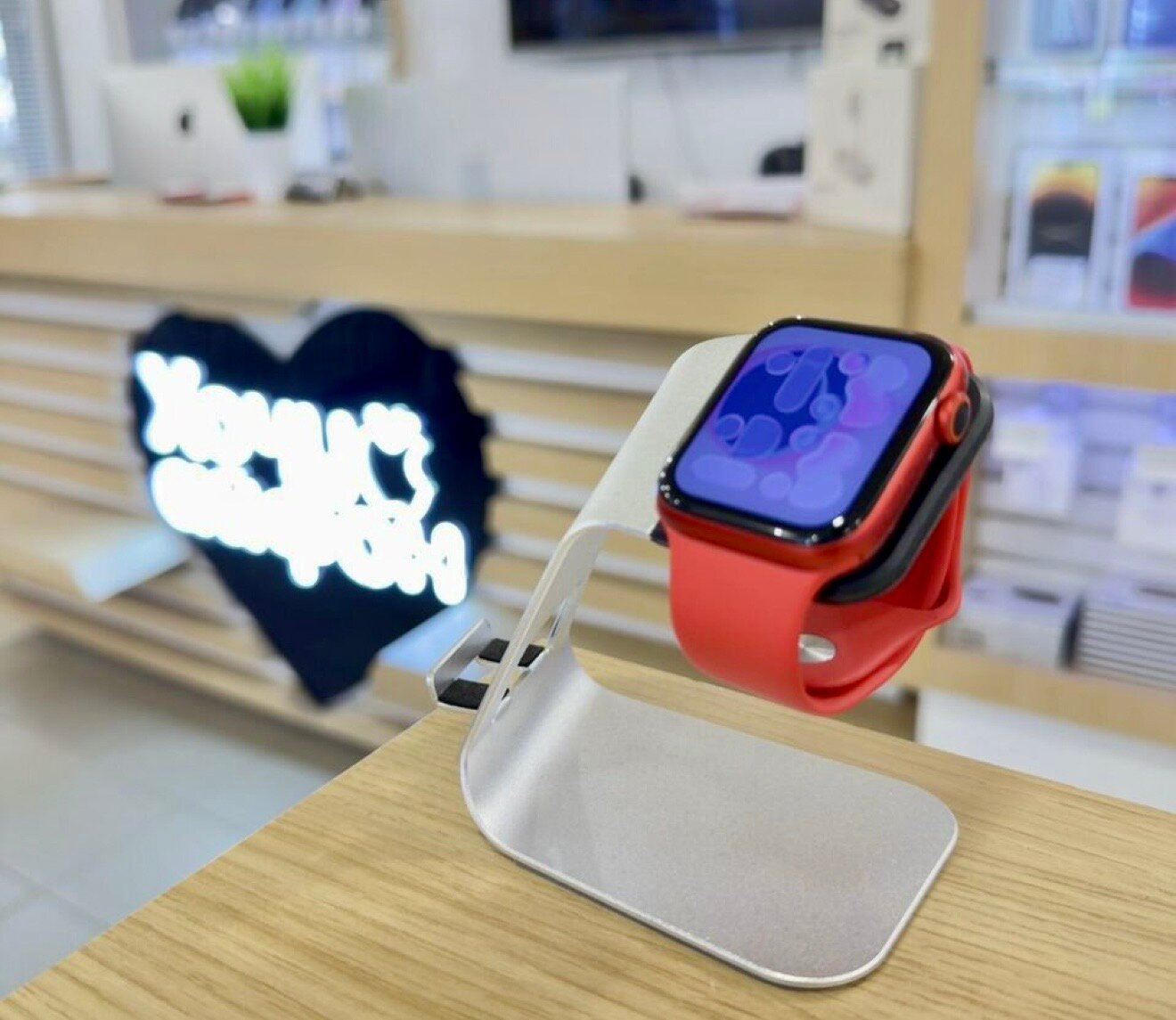 Умные часы c GPS Apple Watch Series 6 GPS 44mm Aluminum Case with Sport Band (PRODUCT)RED