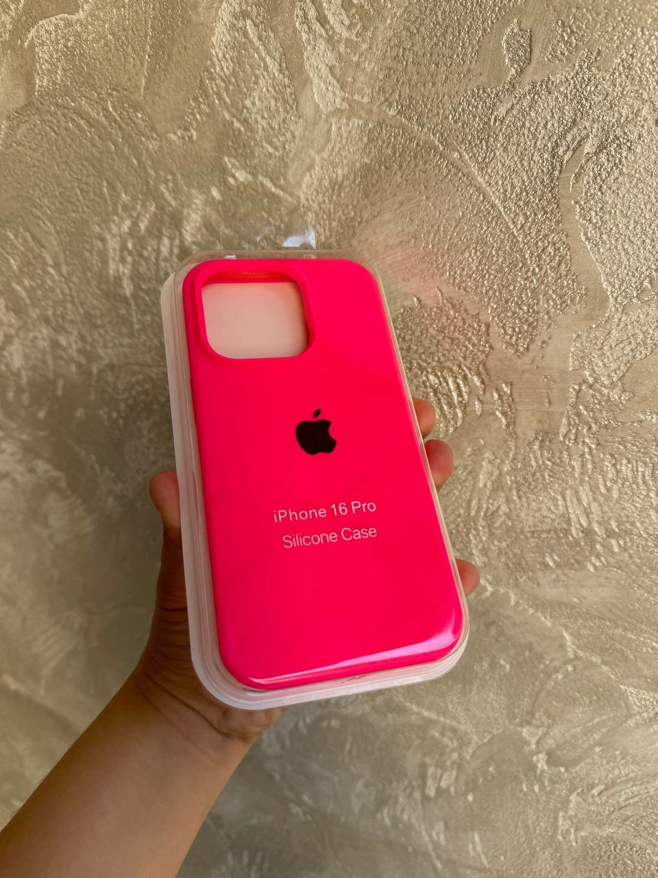 Чехол "Ярко-розовый", для iPhone 16 Pro, силикон, противоударный — фото 1