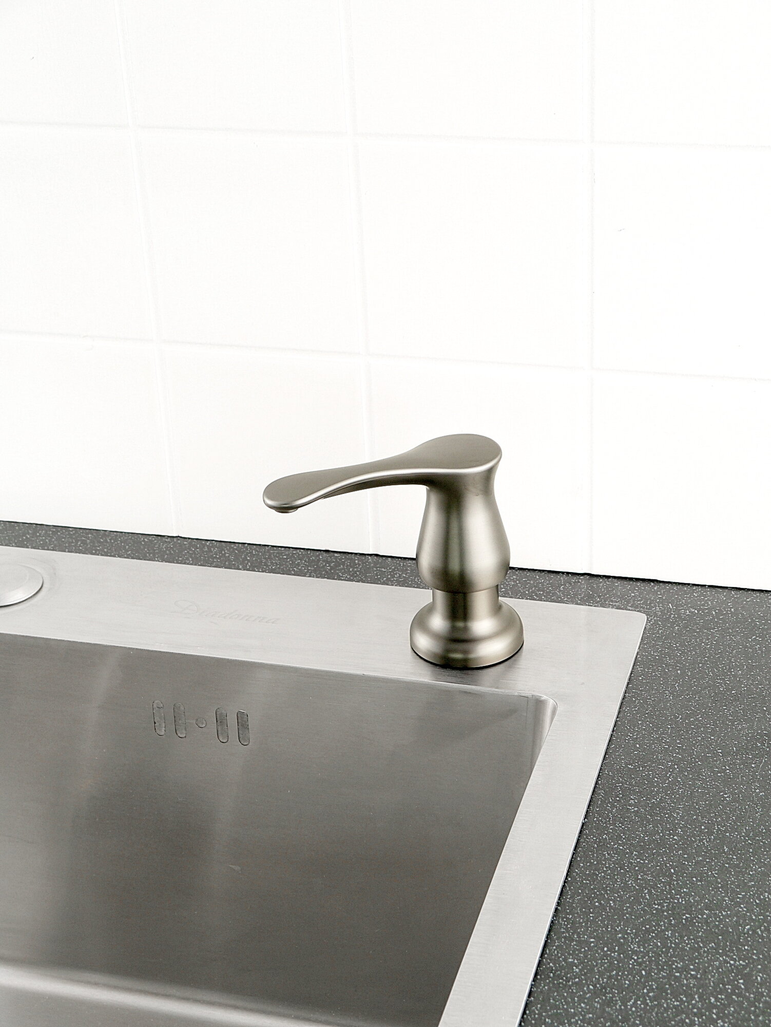 Дозатор для жидкого мыла Diadonna, встраиваемый, нержавеющая сталь, пластик, цвет серый — фото 1