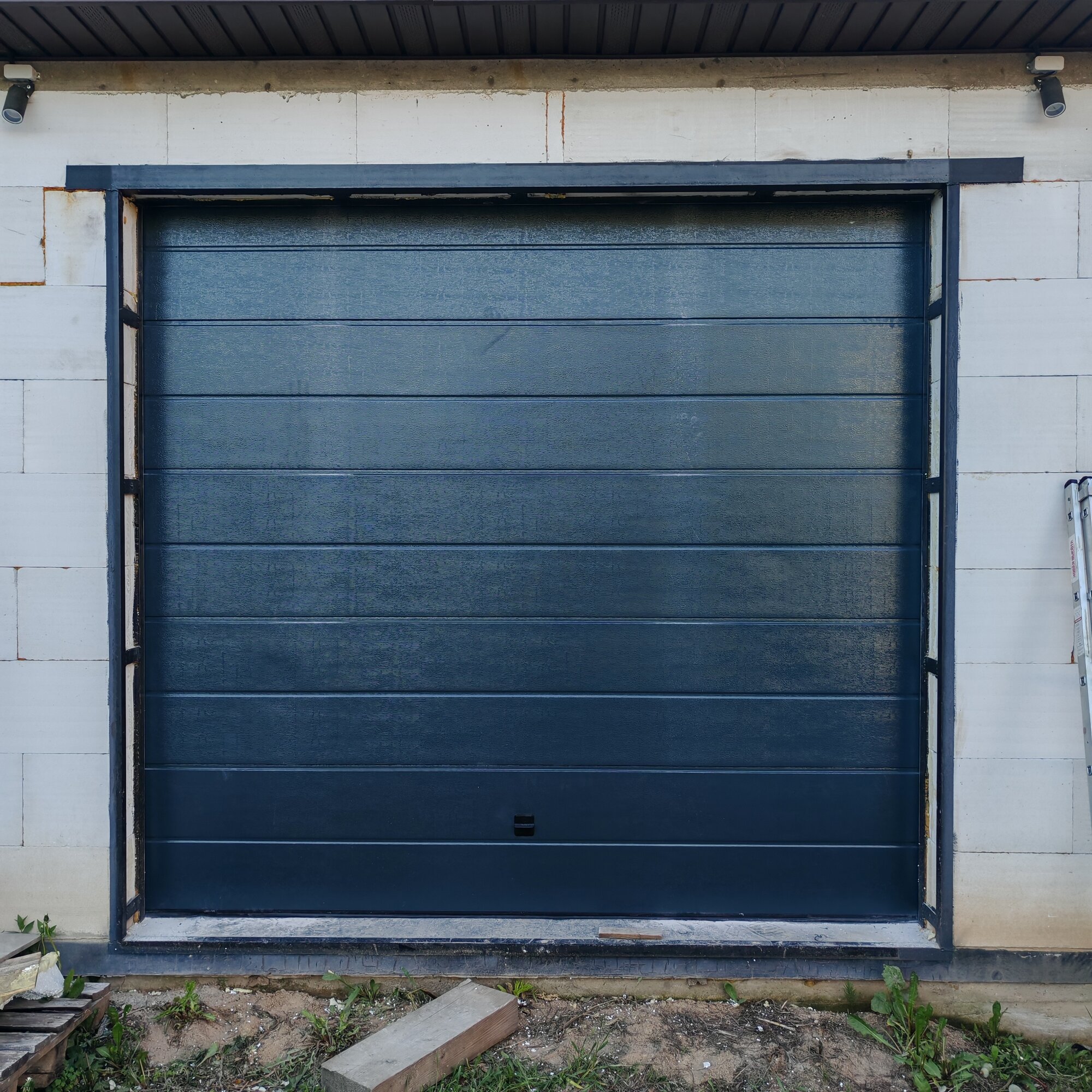 Стальные секционные ворота 2500×2100 ral7016 Zivex TITANIUM дизайн premium M гофр низкий подъем