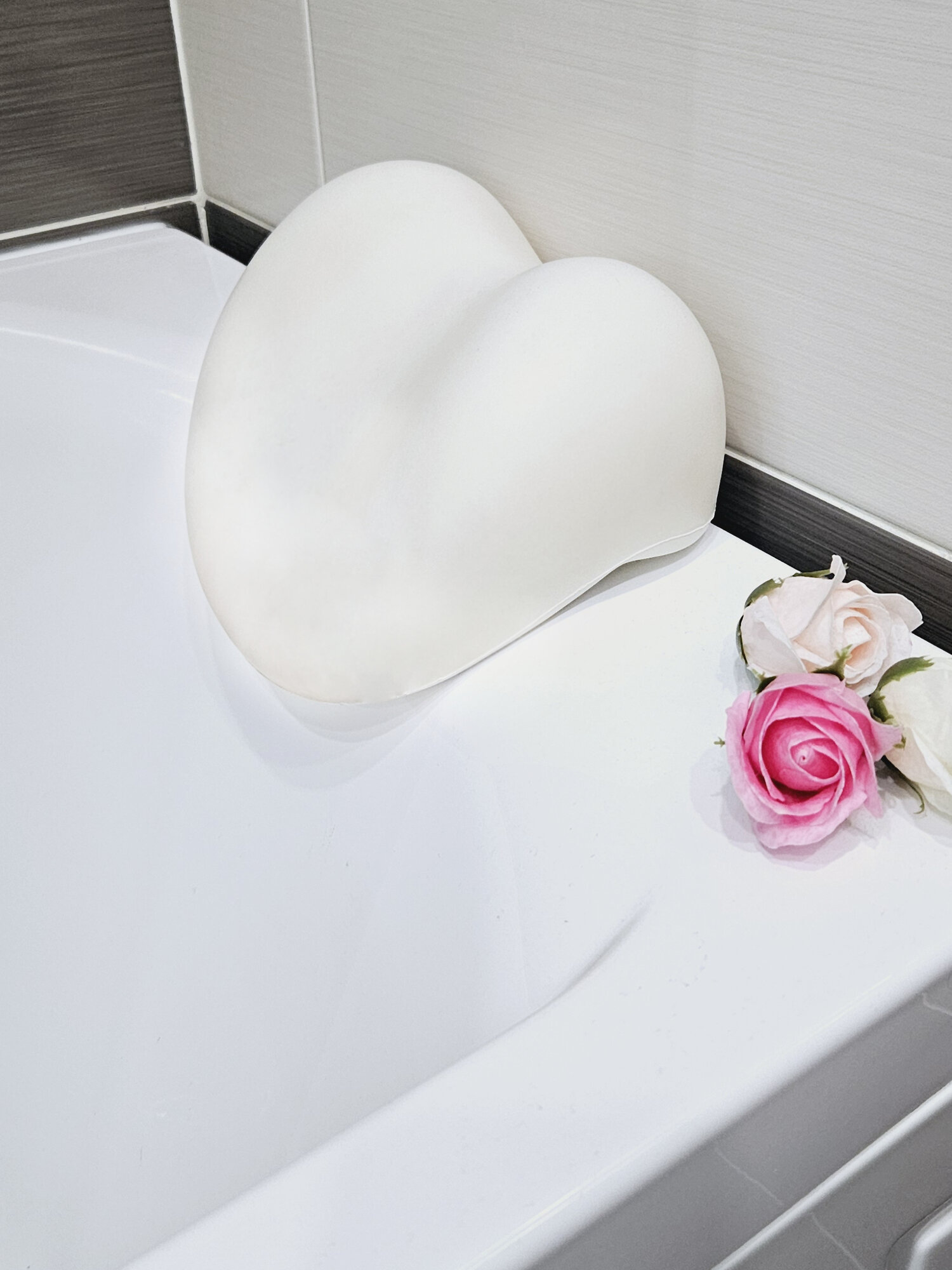 Ортопедическая подушка  с креплением на присосках 21x26 см белая