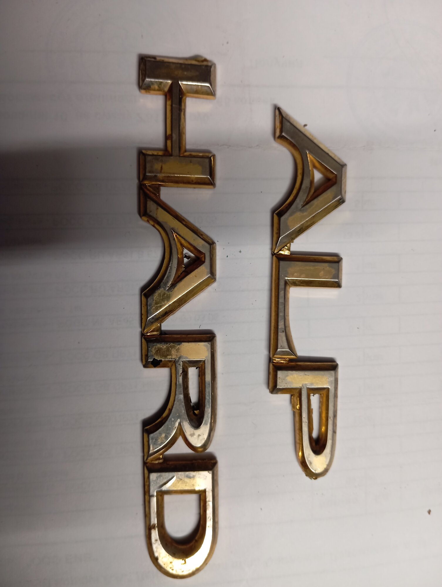 Тойота альфард. шильдиг.245*20*4. из двух частей бу оригинал. — фото 1