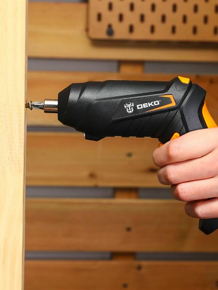 Отвертка аккумуляторная DEKO + набор бит 31 шт