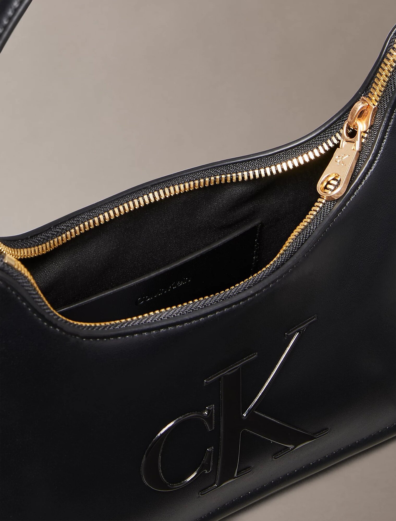 Сумка хобо CALVIN KLEIN, фактура гладкая, черный — фото 1