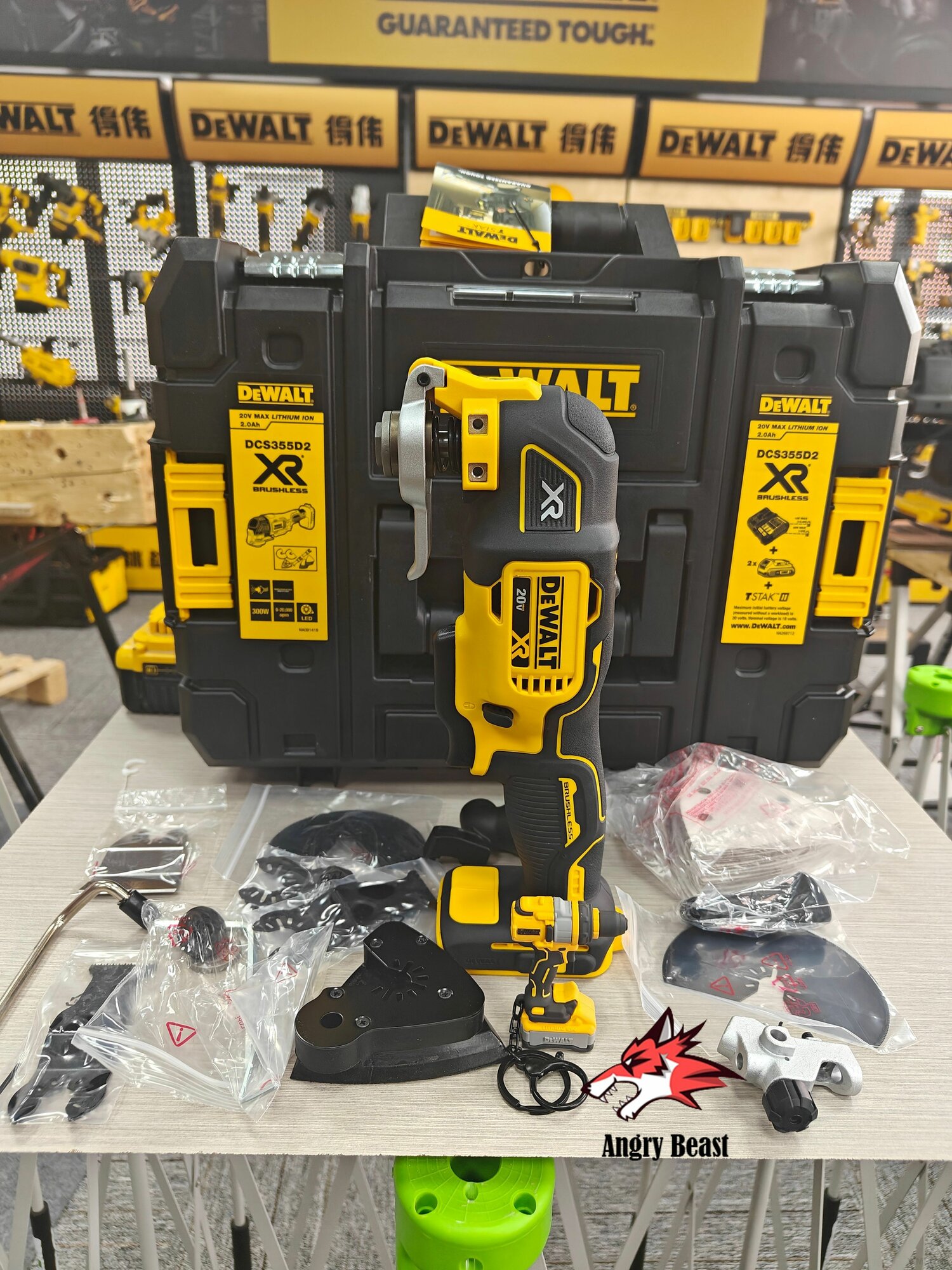 Бесщеточный реноватор DEWALT XR DCS355 в кейсе Tstack без акб и з/у. Оригинал