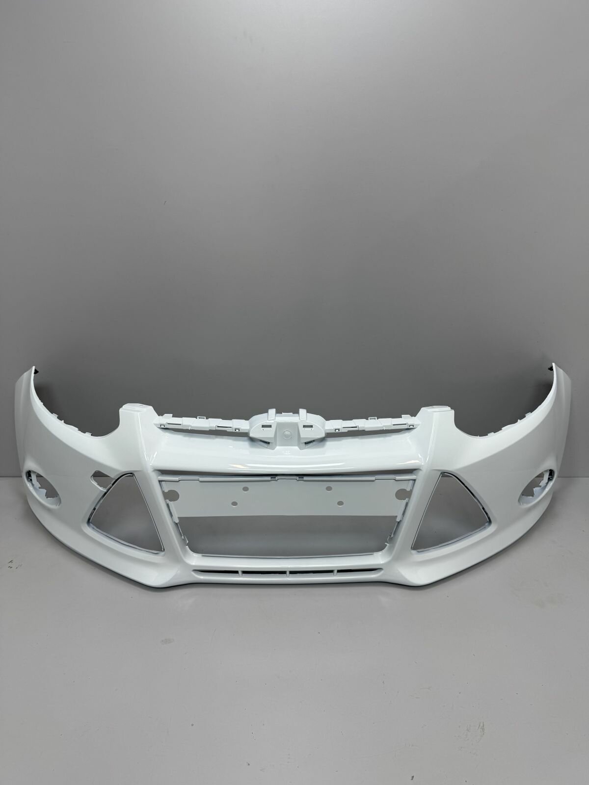 Бампер передний в цвет для Форд Фокус 3 2011 - 2015 г 7VTA - белый