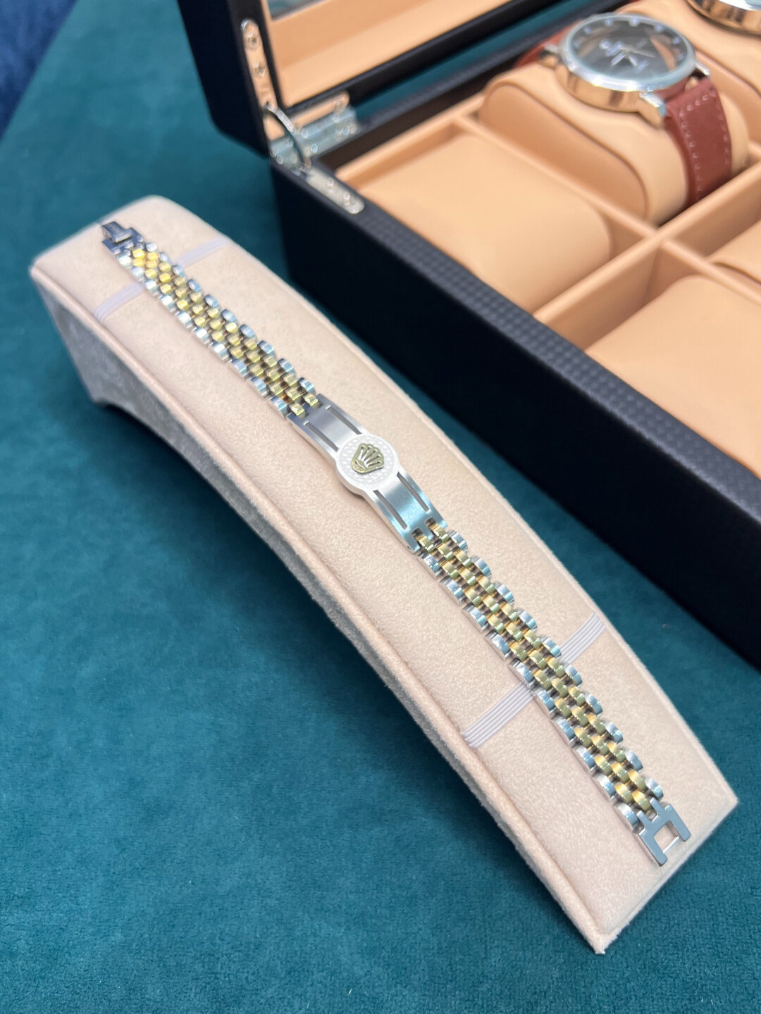 Жесткий браслет