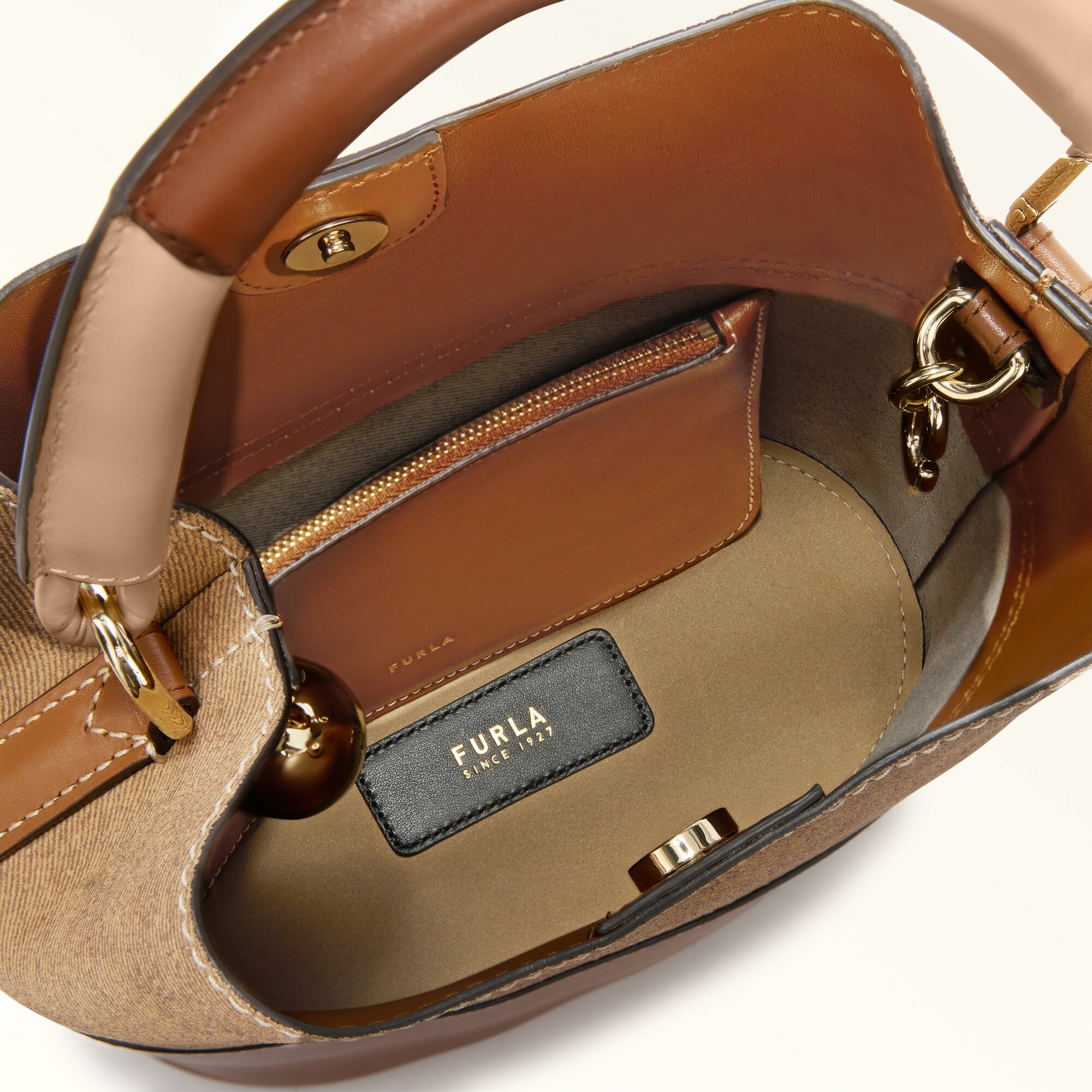 Сумка ведро FURLA, фактура бархатистая, гладкая — фото 1