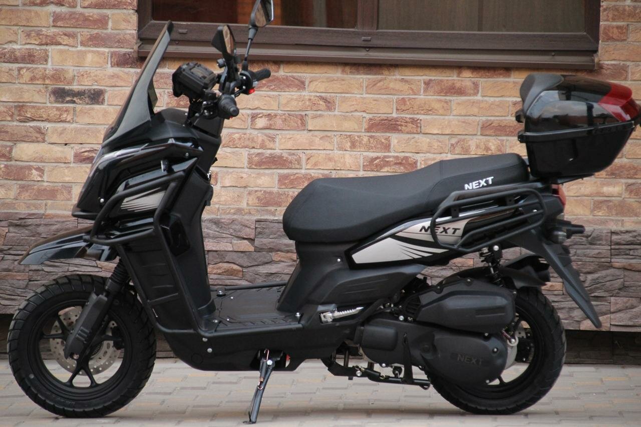 Бензиновый инжекторный Скутер Next Танк 150 кубов(документы 49сс) черный