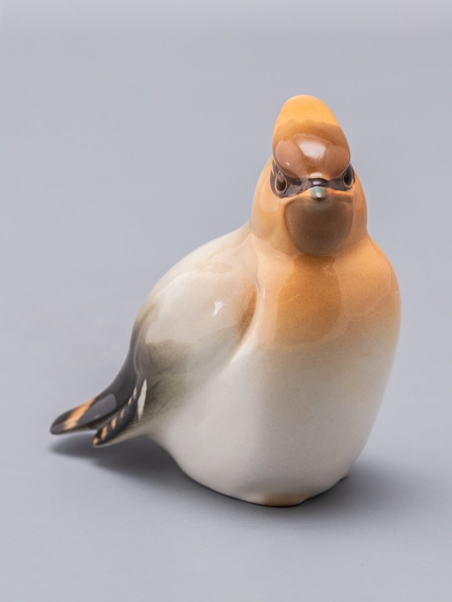 Фарфоровая скульптура, "Свиристель", Императорского фарфорового завода, ручная роспись, 10.1x9.6x5.4 см — фото 1